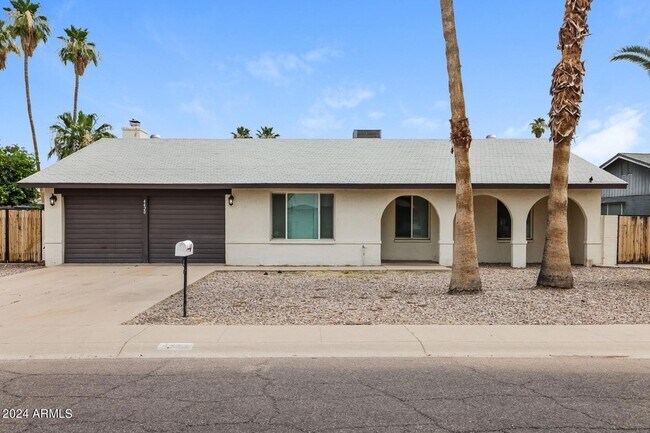 Building Photo - 4420 W Mercer Ln