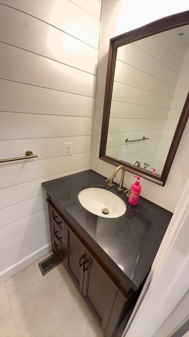 Building Photo - Stunning & Spacious Middle River 4bd/2.5ba Home with W/D, AC, Garage and more! Available now