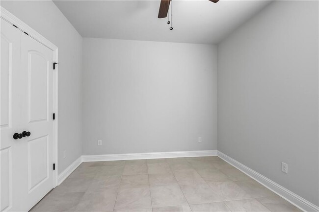Building Photo - 553 Claiborne Trails Dr