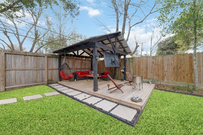 Building Photo - 10607 Chimney Rock Rd