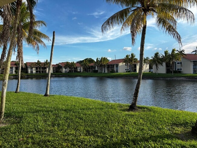 Building Photo - 1515 Lake Crystal Dr