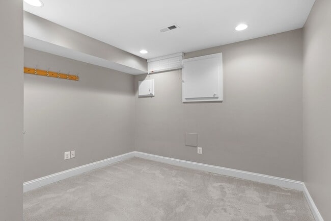 Building Photo - Upper Fells Point Townhouse - 3+ Bedrooms,...