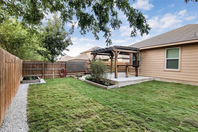 Building Photo - 704 Red Tails Dr
