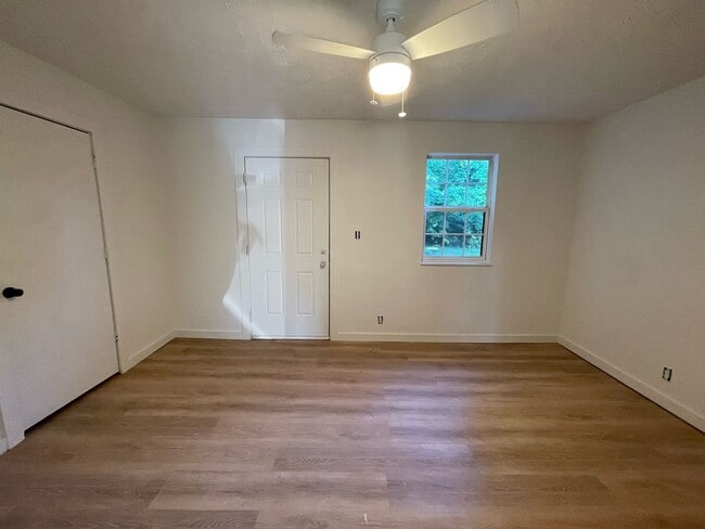 Building Photo - Knoxville 37920 - 1 bedroom, 1 bath apartm...