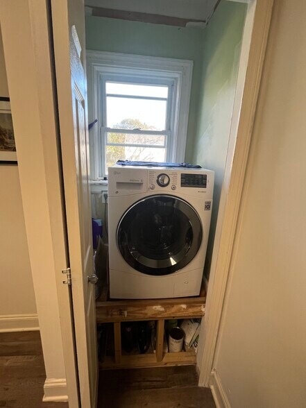 Building Photo - 411 7th St