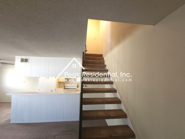 Building Photo - Spacious Rosemont Area 2bd/1ba Condo - Great Price!