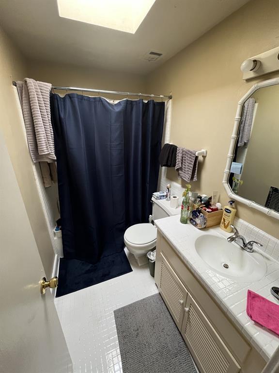 Building Photo - 2704 San Pedro St