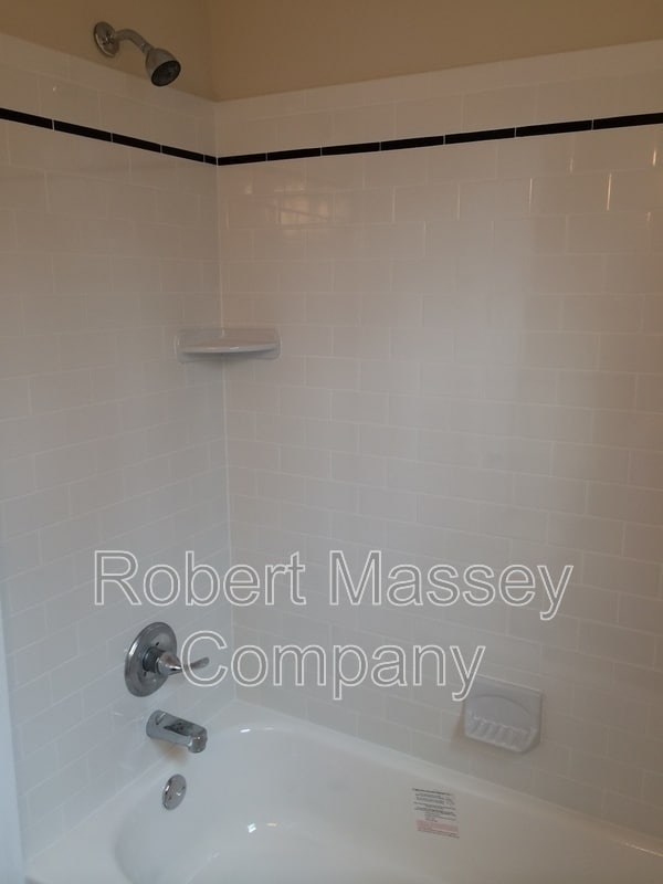 Building Photo - 2424 Glenmary Ave