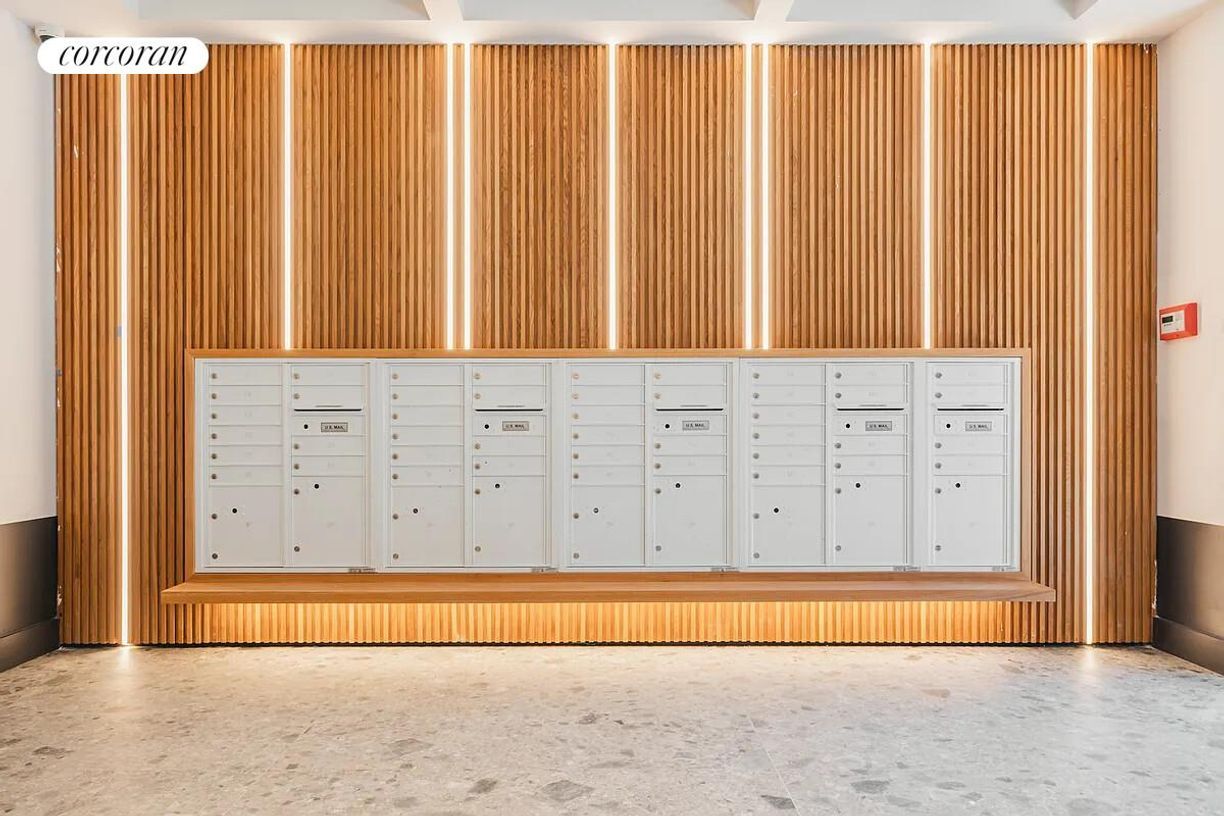 Building Photo - 420 Gates Ave