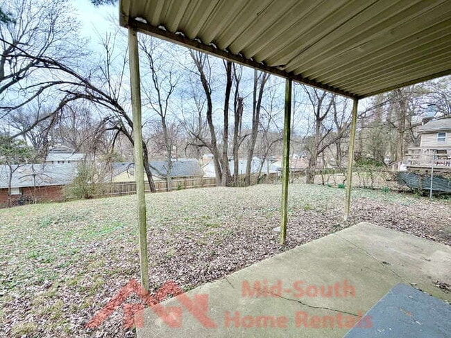 Building Photo - 1880 Willow Wood Ave