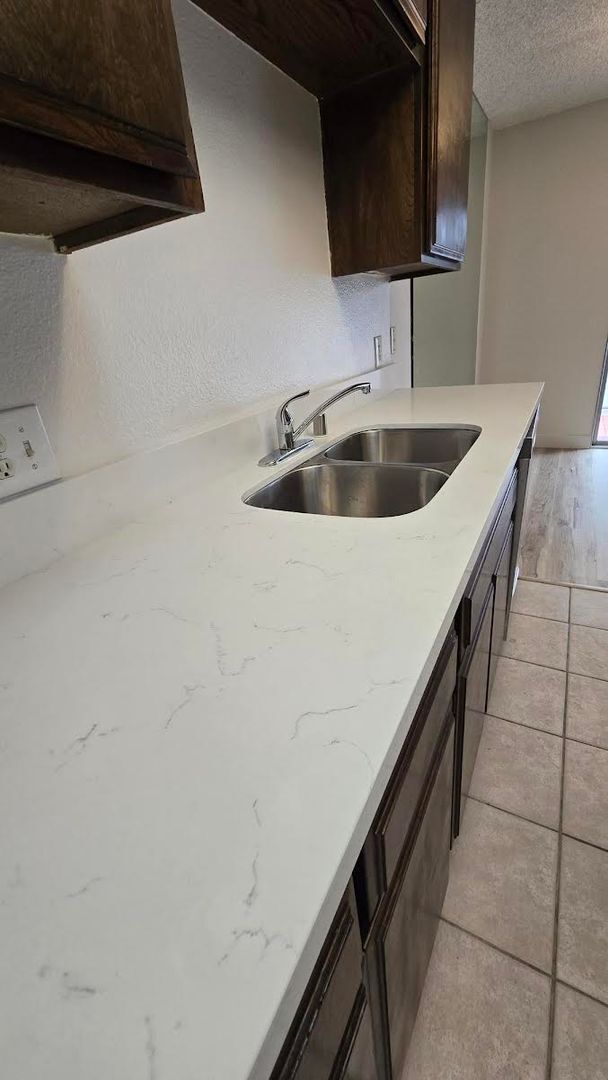 Building Photo - Yorba Linda 2 Bed Townhouse for Lease - Newly Remodeled