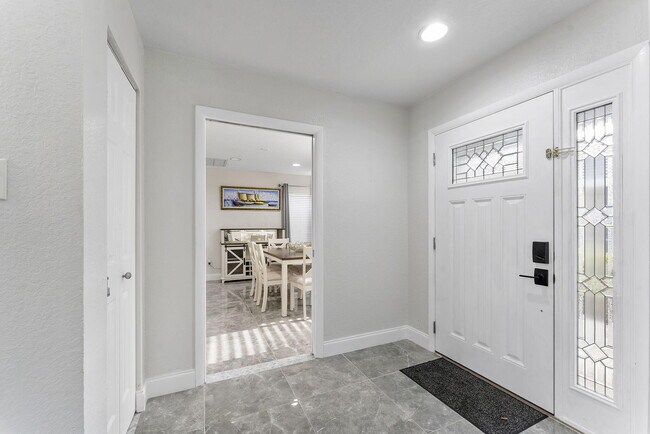 Building Photo - 8103 Covington Ct