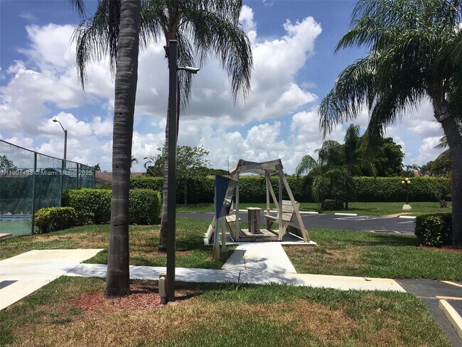 Building Photo - 653 Waterside Dr