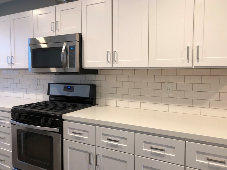 Building Photo - 402 S Robertson Blvd