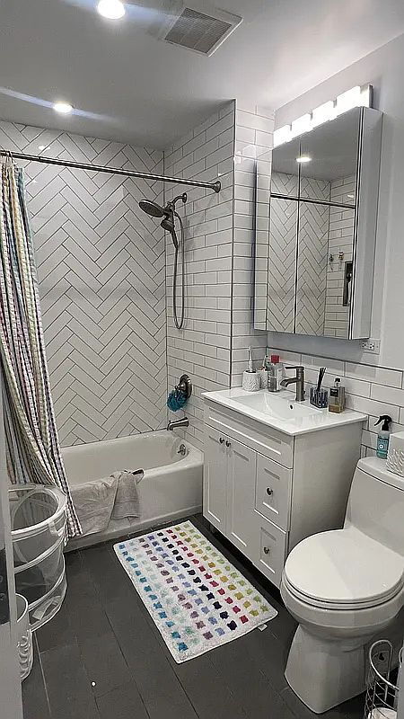 Building Photo - 1-Bedroom Retreat with Granite Finishes in...