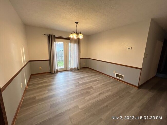 Building Photo - Large Whitehall Ranch Home