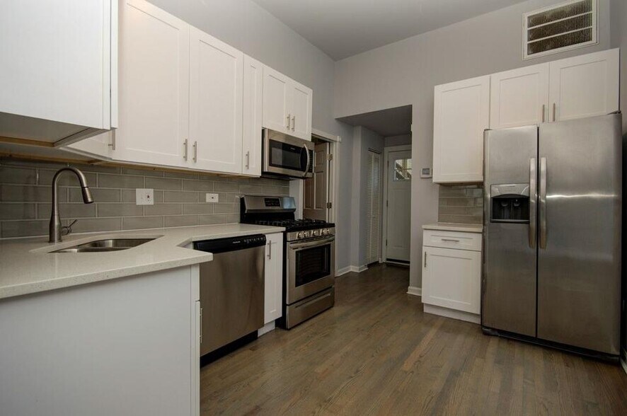Building Photo - 1752 W 21st Pl