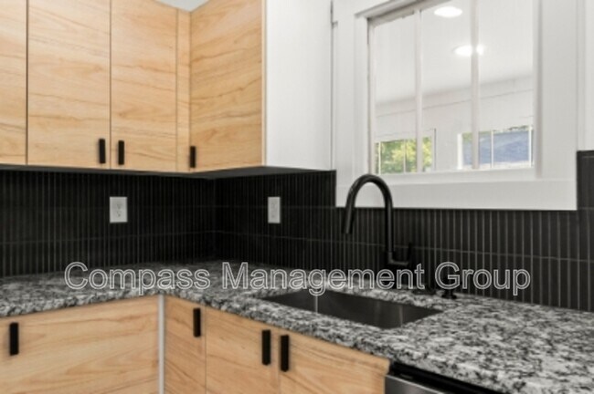 Building Photo - 3201 Davenport Rd