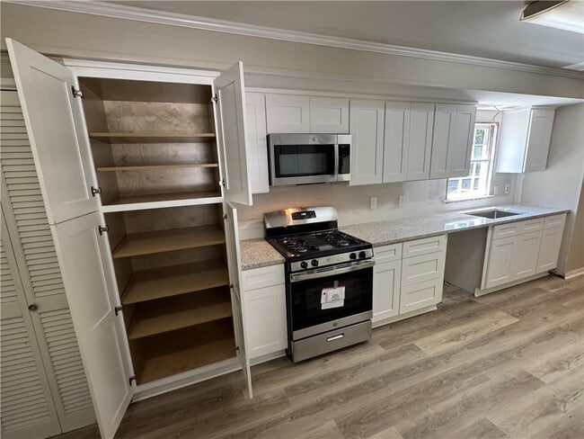 Building Photo - 5594 Laurel Ln NW