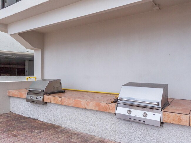 Building Photo - 1000 S Ocean Blvd