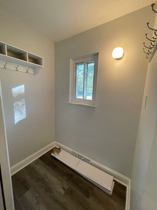 Building Photo - Beautiful Three Bedroom Home