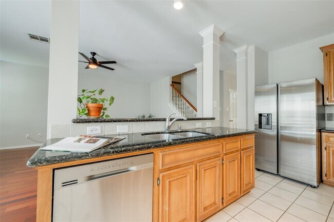 Building Photo - 12414 N Shadow Cove Dr
