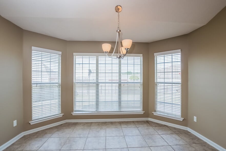 Building Photo - 6379 Sandbourne E
