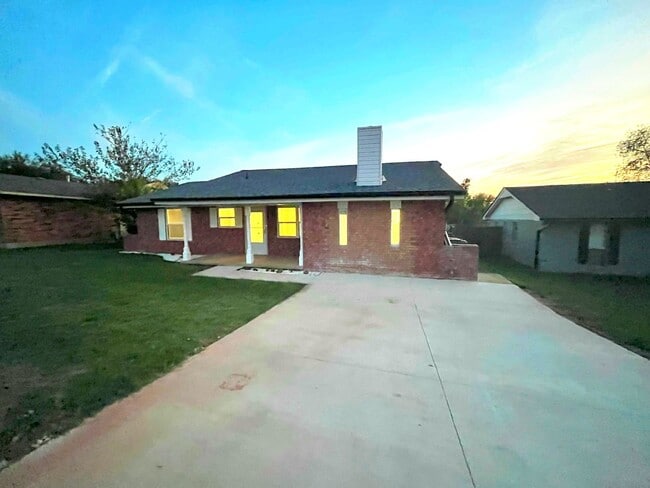 Primary Photo - 4623 SE Mieling Dr