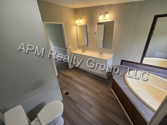 Building Photo - Spacious modular home in Hopkins