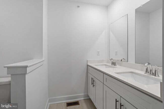 Building Photo - 136 ADA Hightower Ave
