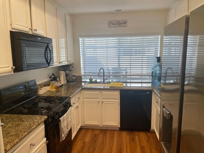 Building Photo - Dual Master Two Bedroom Townhome in Westpa...