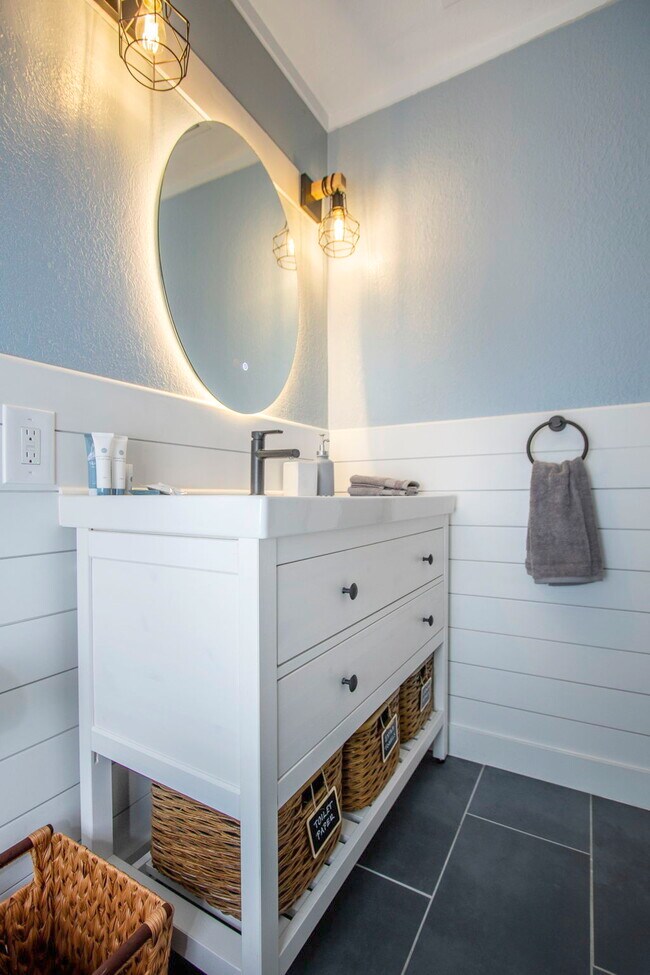 Building Photo - 2081 N Betty Ln