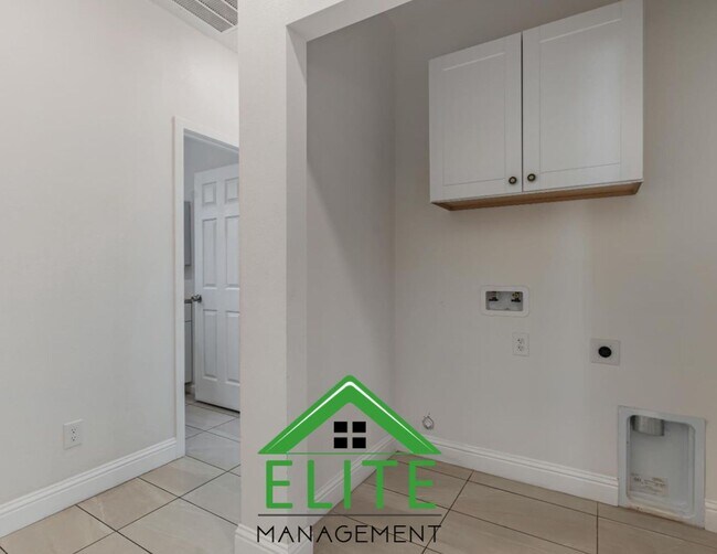 Building Photo - Charming 3-Bedroom, 2-Bath Home in Prime S...
