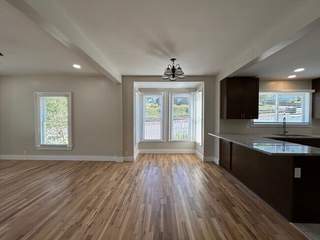 Building Photo - Rent Special! - Gorgeous 3 Bed + Bonus Roo...