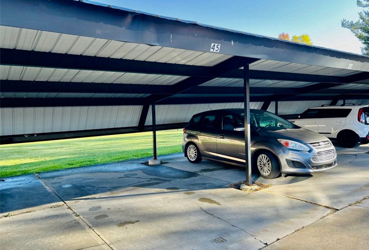 Building Photo - 1637 S Riverside Ave