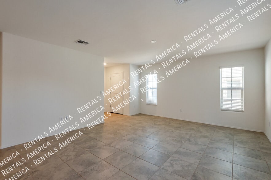 Building Photo - 1071 E Descent St