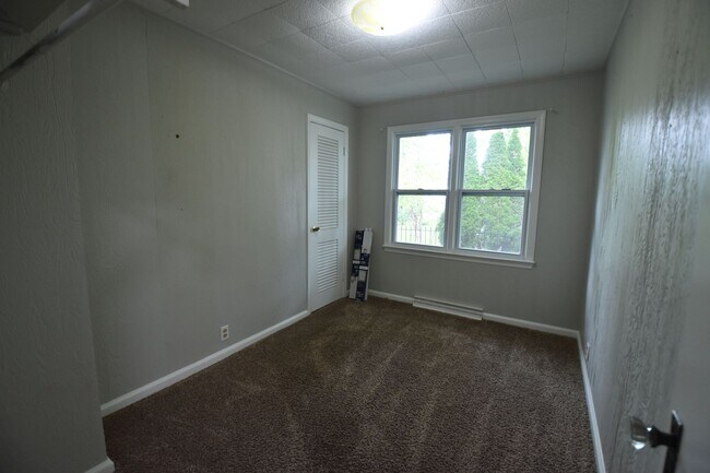 Building Photo - Fortville 3 bedroom Home