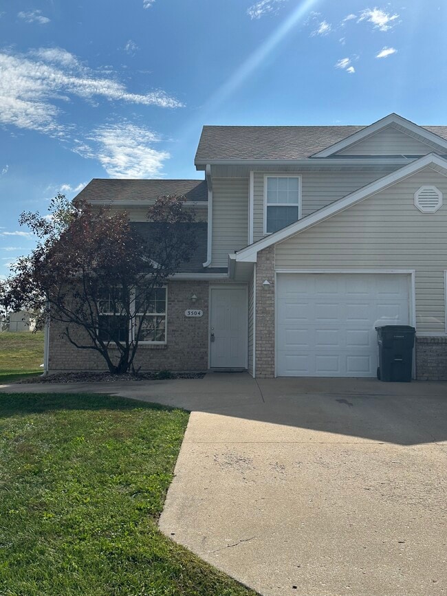 Building Photo - 3504 Zinnia Dr