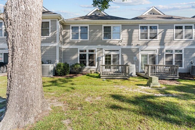 Building Photo - Spacious Condo in Norfolk