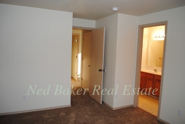 Building Photo - anfp01