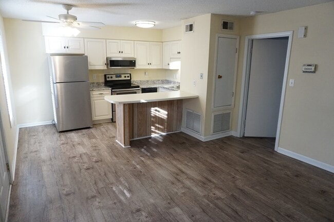 Building Photo - 2505 Flint Dr