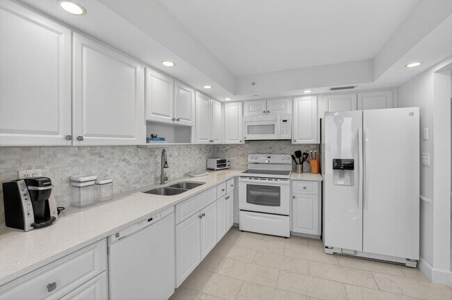 Building Photo - 3009 S Ocean Blvd