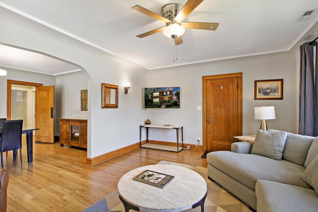 Building Photo - 915 W Pacific Ave