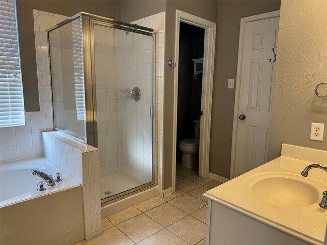 Building Photo - 18223 Water Mill Dr