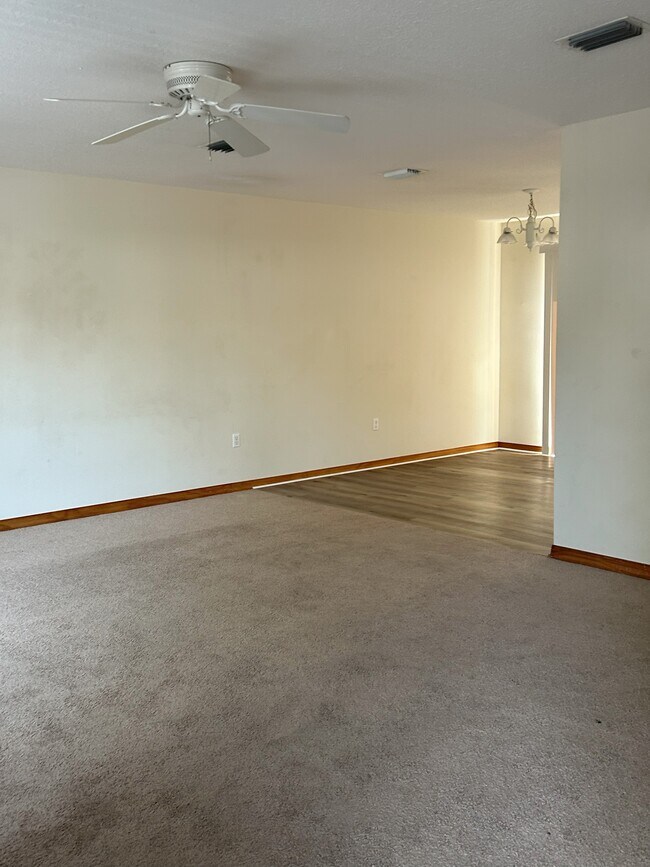 Building Photo - 836 Stonegate Ct