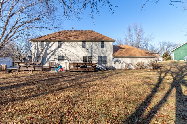 Building Photo - Large SW CoMo Duplex - 4 bed - 2.5 bath