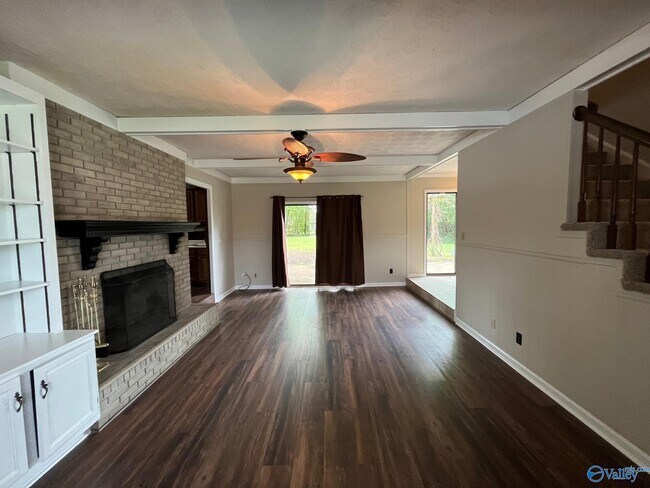 Building Photo - 2006 Lancaster Ave SW