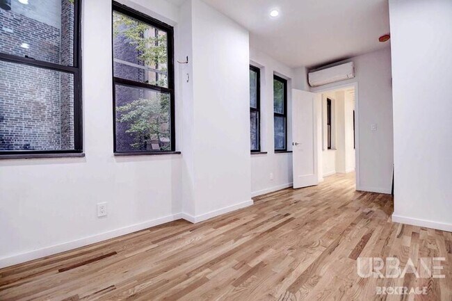 Building Photo - 4 bedroom in New York NY 10003