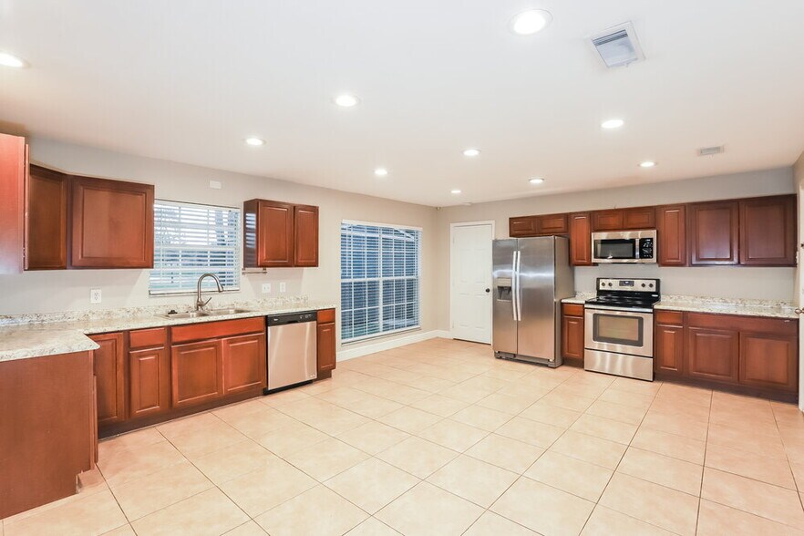 Building Photo - 2430 Arborwood Dr