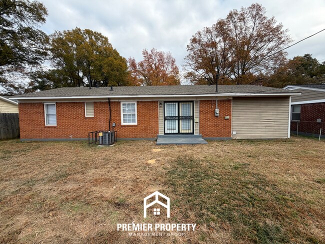 Building Photo - 1731 Capri Rd